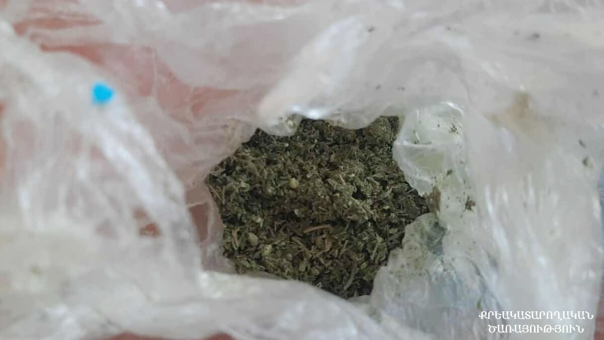 «Վանաձոր» ՔԿՀ այցելած քաղաքացու կոշիկներից հայտնաբերվել են թմրամիջոցի նմանվող զանգվածներ