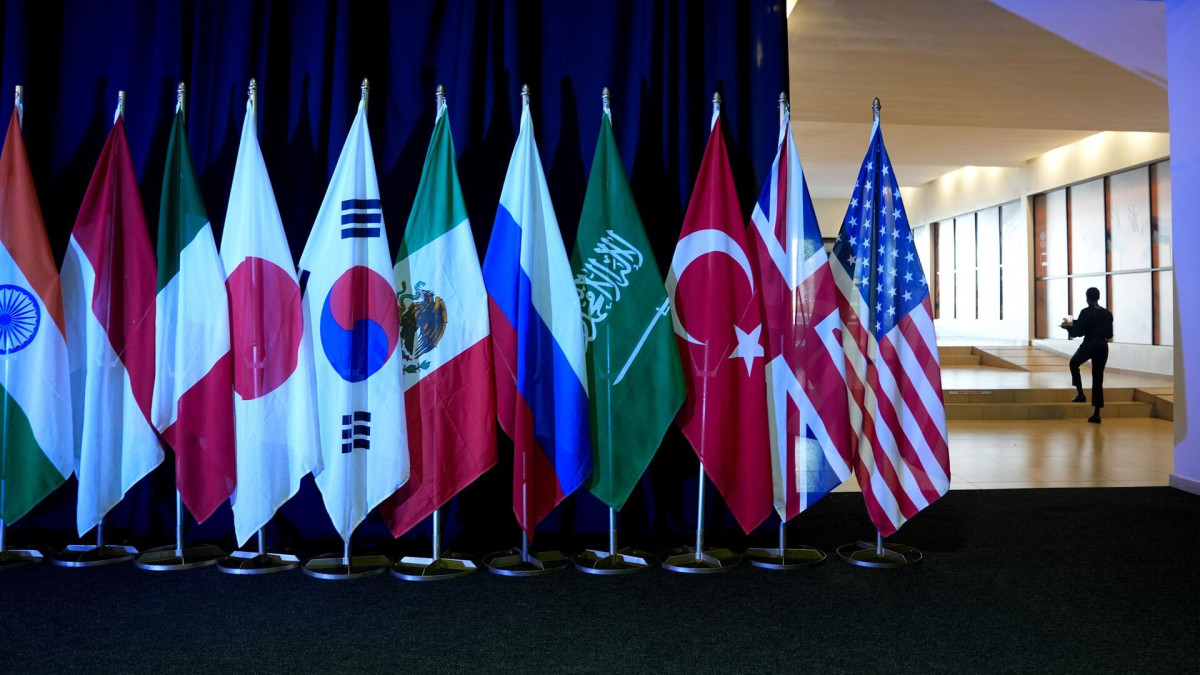 Ukraine's allies hold talks on White House peace plan at G20