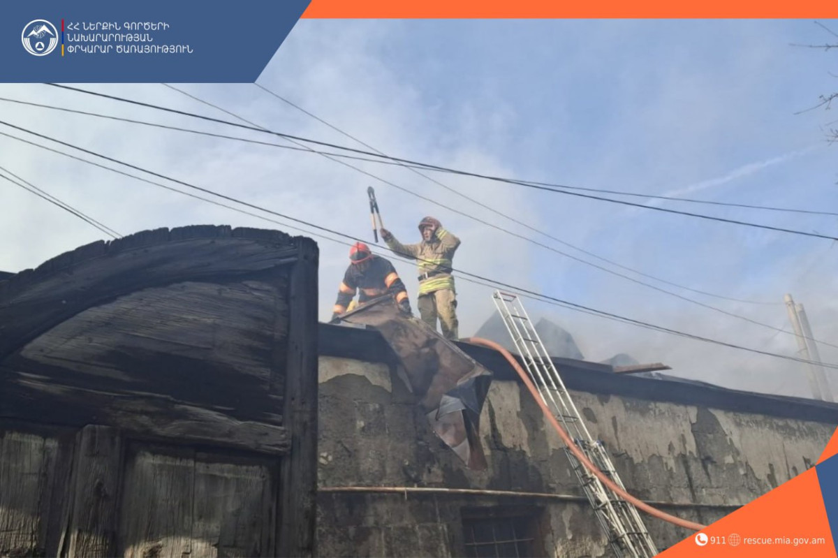 Հրդեհ Գյումրիում. այրվել են 4 տների տանիքներ