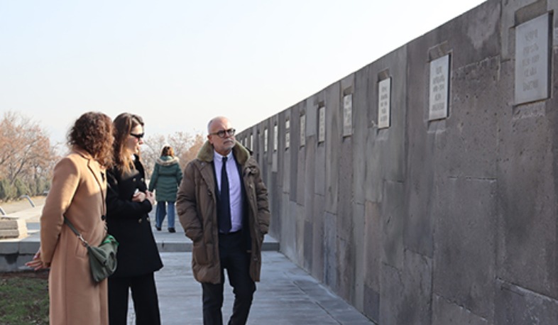 Fransa Avropa və Xarici İşlər Nazirliyinin xüsusi elçisi Erməni Soyqırımı Memorialını ziyarət etdi