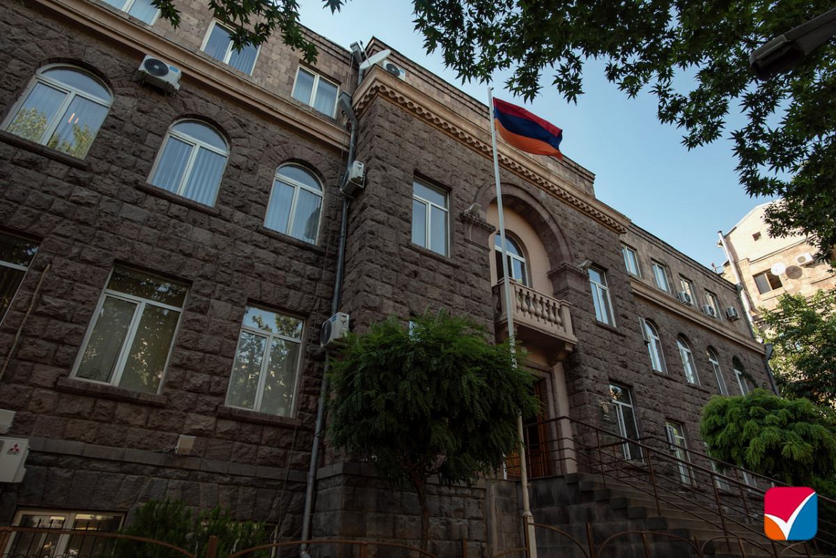 Վաղաժամկետ դադարել են թիվ 30 ԸԸՀ երկուական անդամի, թիվ 27 ԸԸՀ և թիվ 34 ԸԸՀ մեկական անդամի լիազորությունները. ԿԸՀ