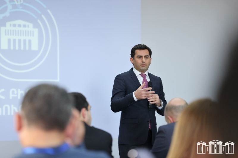 Հակոբ Արշակյանը ԵՊՀ-ում մասնակցել է Mini MBA ծրագրի արդյունքների ամփոփման հանդիսավոր արարողությանը