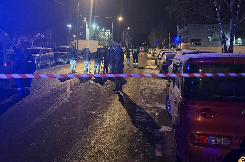 Взрыв у автомобиля ДПС на юге Москвы произошел рядом с местом подрыва машины генерала Сарварова: погибли два полицейских и нападавший