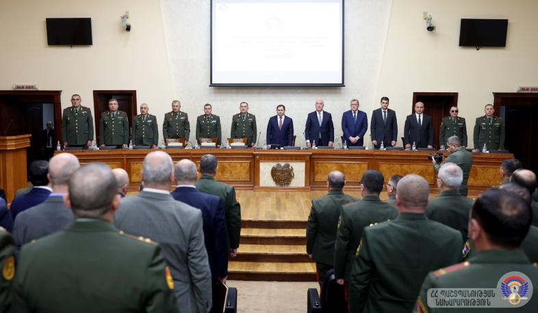 Suren Papikyan Silahlı Qüvvələrin müdafiə qabiliyyətinin gücləndirilməsi ilə bağlı tapşırıqlar verib: Müdafiə Nazirliyinin Kollegiyası 2025-ci ilin yekunlarına yekun vurub