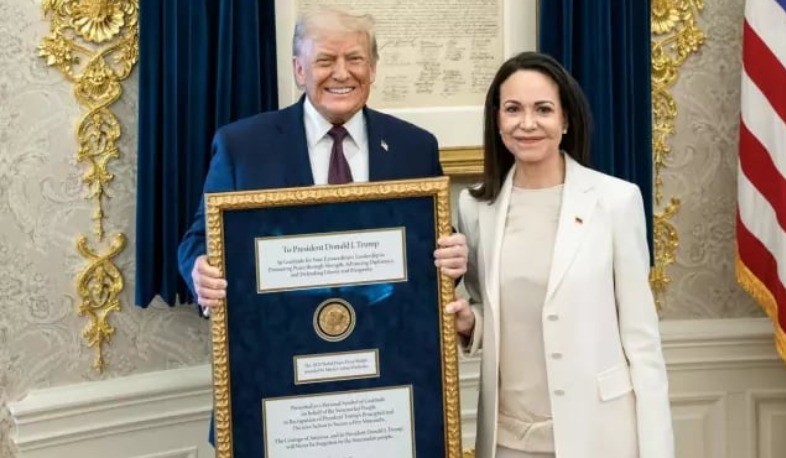 Лидер оппозиции Венесуэлы Мария Корина Мачадо передала Трампу свою медаль Нобелевской премии мира