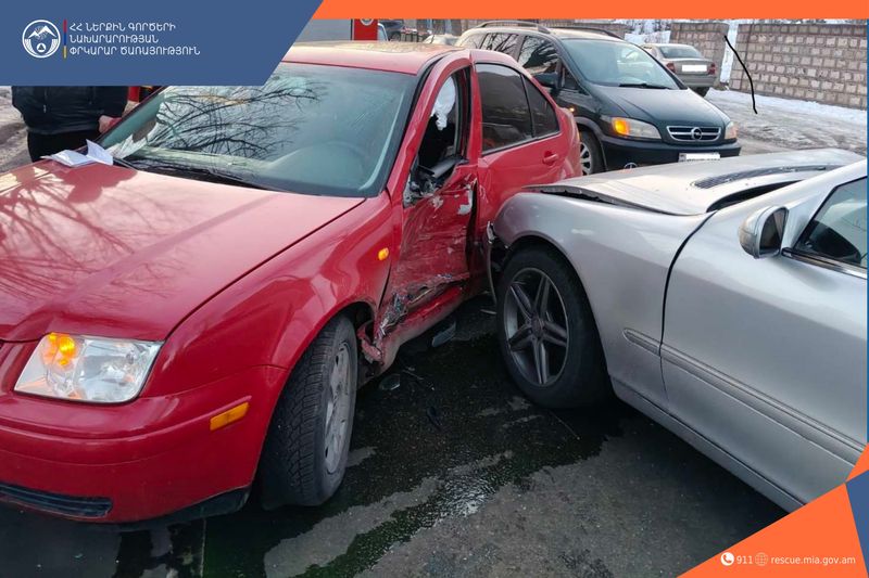 Վանաձորում մեքենաներ են բախվել․ կա տուժած