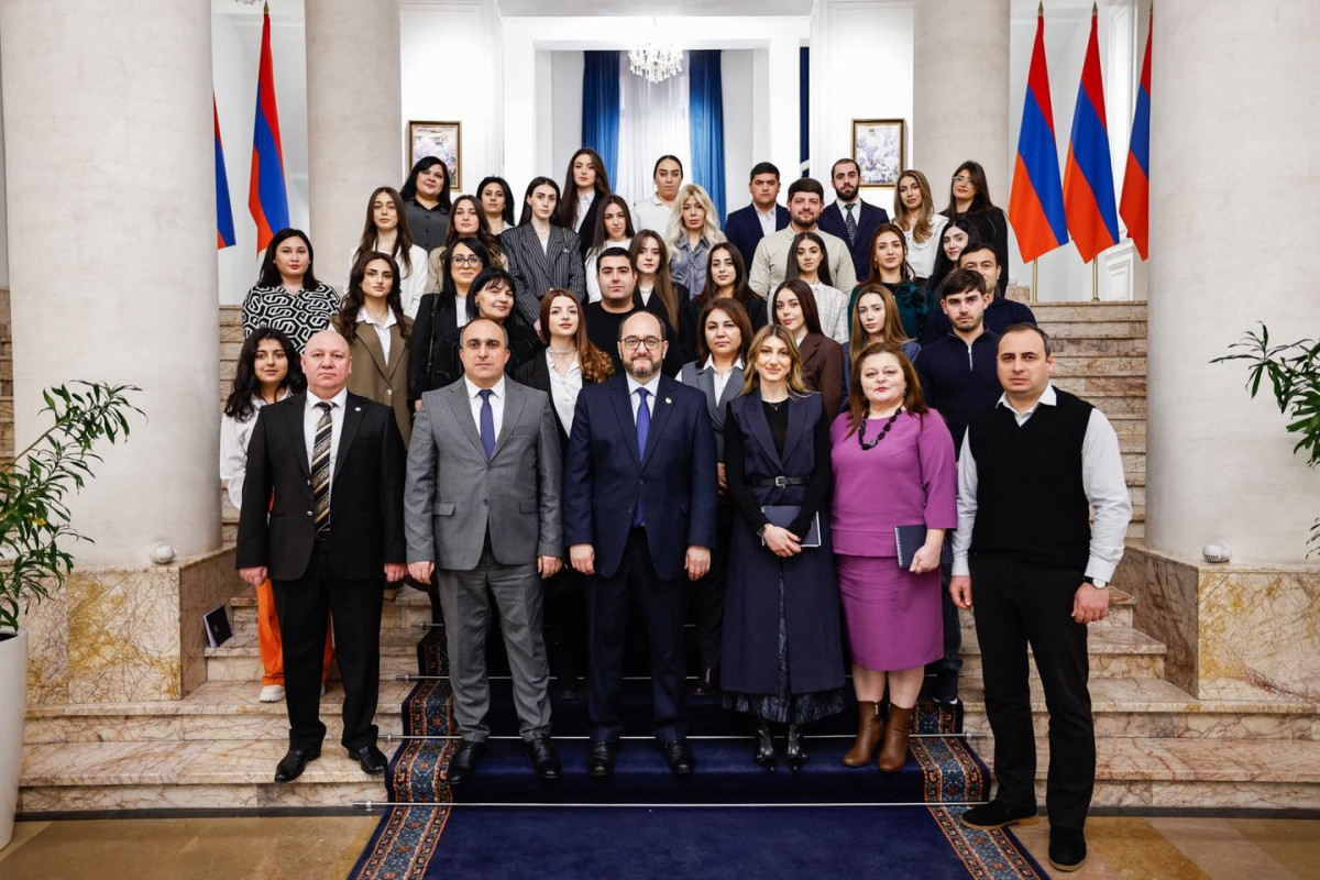 Արայիկ Հարությունյանը Կառավարությունում ընդունել է Պետական կառավարման ակադեմիայի ուսանողներին