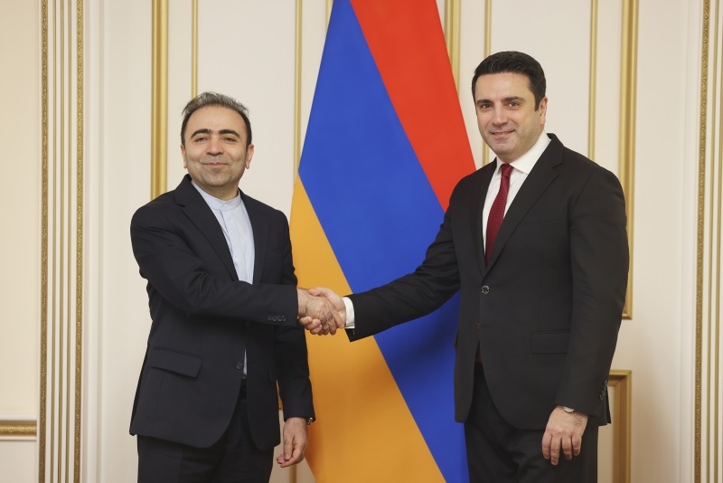 Alen Simonyan və İran səfiri regional maraq doğuran məsələlərə toxunublar