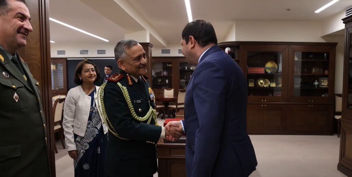 Suren Papikyan Hindistan Silahlı Qüvvələrinin Müdafiə Qərargah rəisi general Anil Çauhanı qəbul edib
