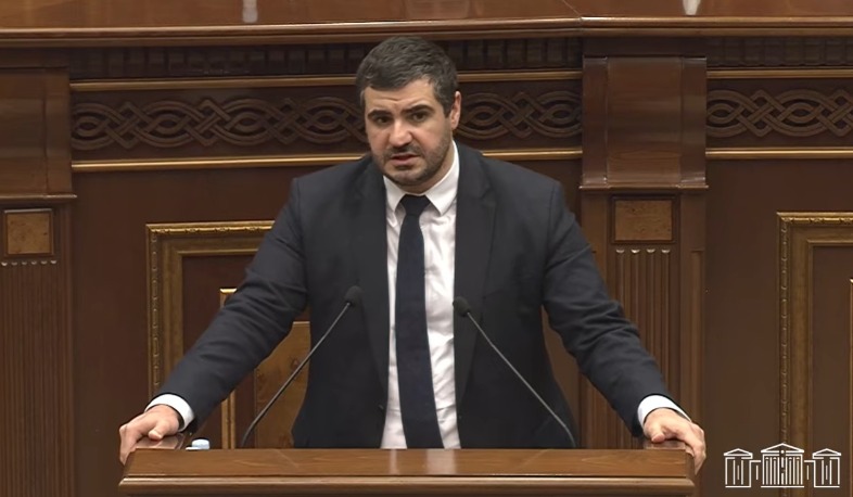Մեր խմբակցության պատգամավորները ձեր խմբակցության ղեկավարի նման տուն չունեն և ինձ թվում է՝ երբեք էլ չեն ունենա. Արման Եղոյանը՝ Արծվիկ Մինասյանին
