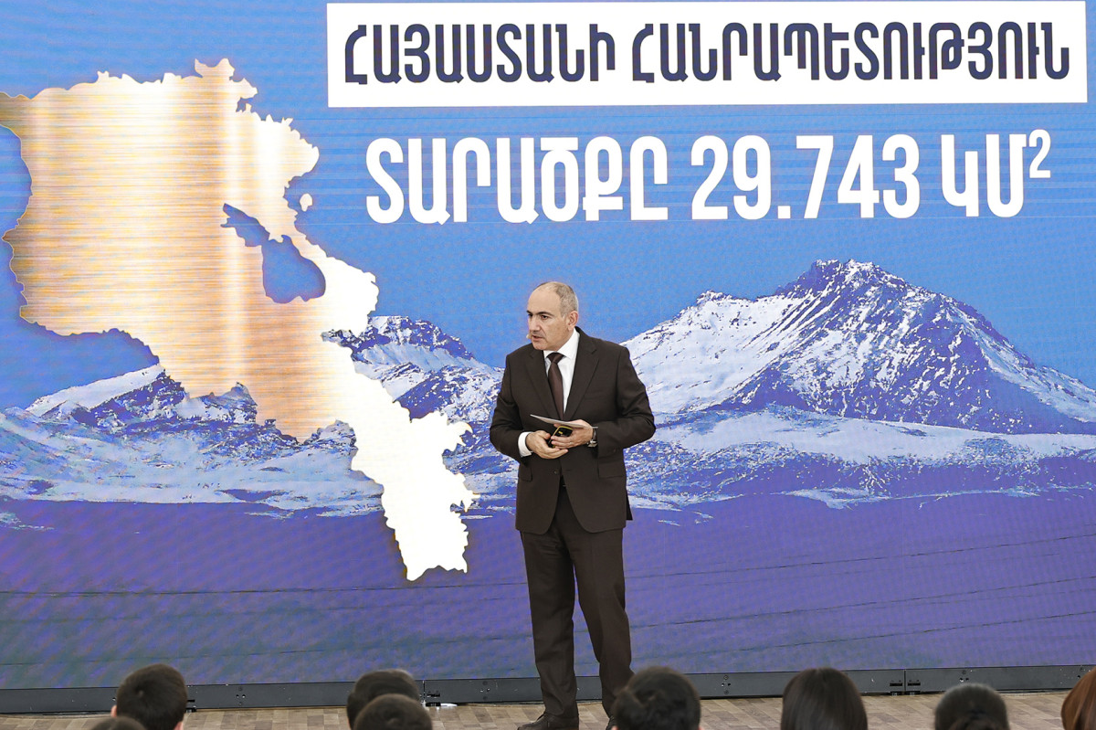 Վարչապետն ուսանողներին և աշակերտներին ներկայացրել է Իրական Հայաստանի գաղափարախոսությունը