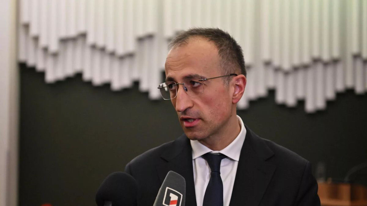 Կոչ եմ անում մինչև մարտի 5-ը ընտրել բանկը և տեղափոխվել անկանխիկ վճարման եղանակի. ԱՍՀ նախարարը՝ կենսթոշակառուներին ու նպաստառուներին