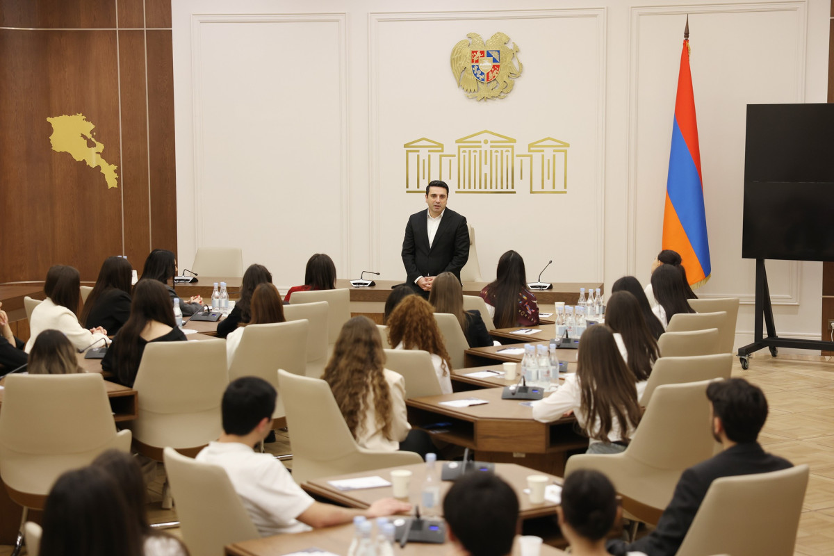 ԱԺ նախագահը ուսանողների հետ խոսել է խաղաղության, TRIPP-ի և տարածաշրջանային գործընթացների մասին