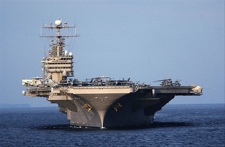 İran pilotsuz təyyarəsi Ərəbistan dənizində USS Abraham Linkoln yaxınlığında müşahidə edilib
