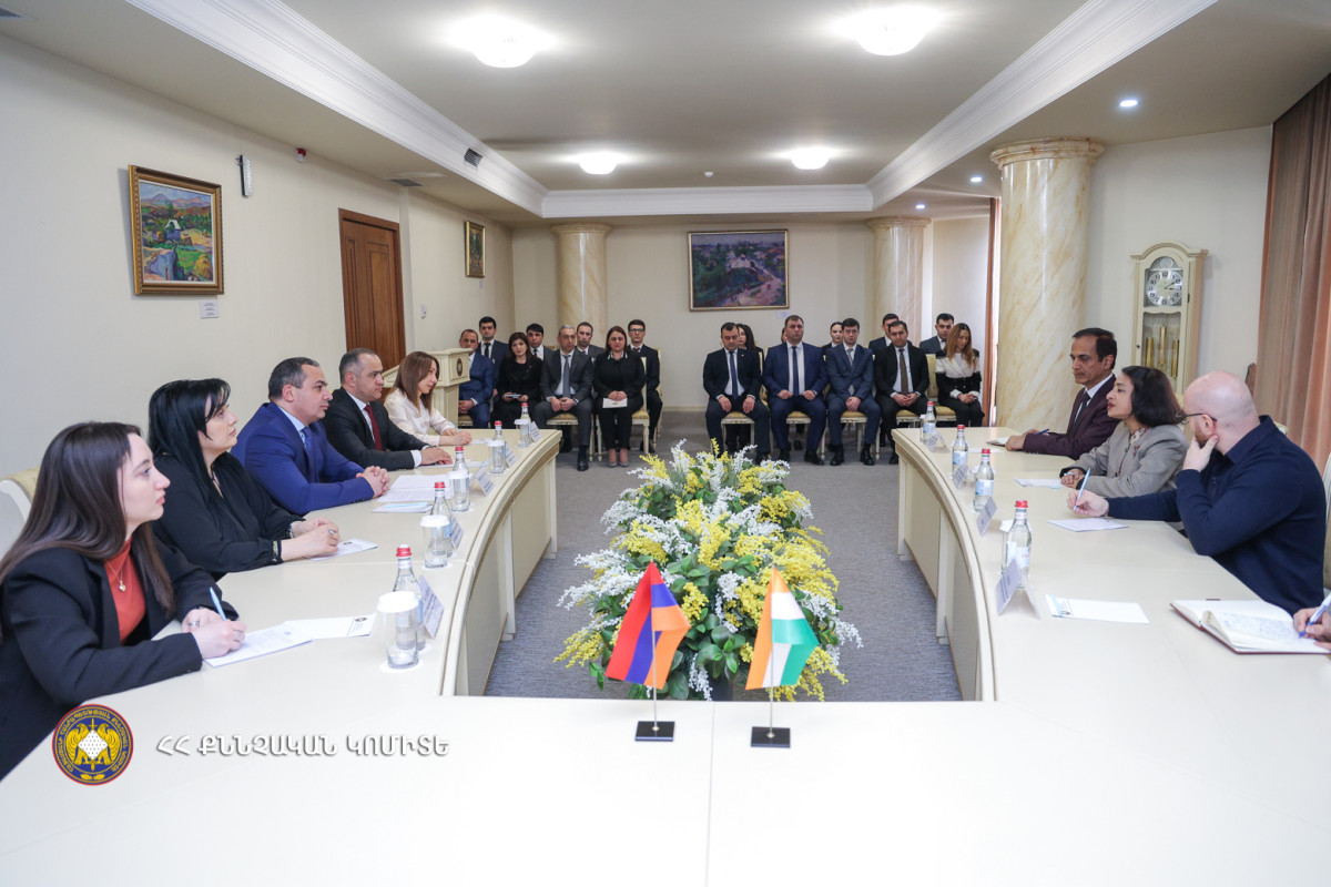 ՀՀ քննչական կոմիտեի նախագահը հանդիպել է Հնդկաստանի դեսպանին և Հնդկաստանում վերապատրաստում անցած քննիչների հետ