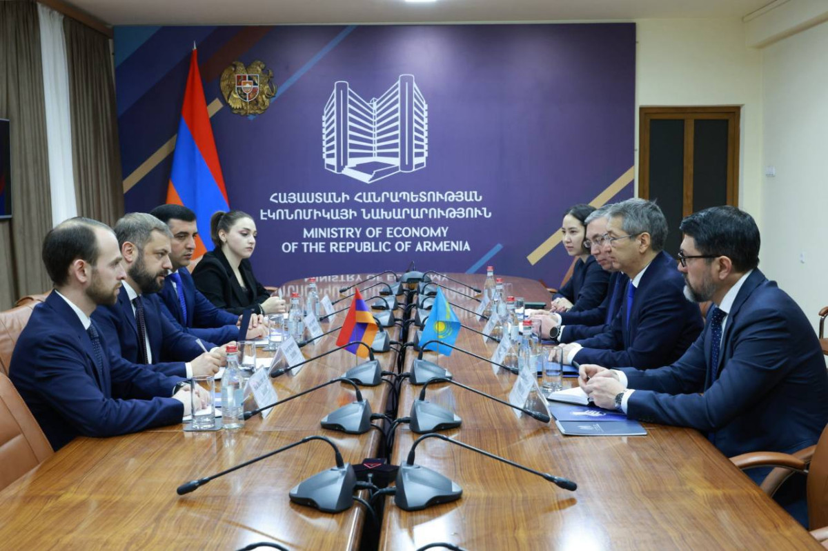 Գևորգ Պապոյանն ու դեսպանը քննարկել են Ղազախստանից դեպի Հայաստան ներդրումային հոսքերի ավելացմանը վերաբերող հարցեր