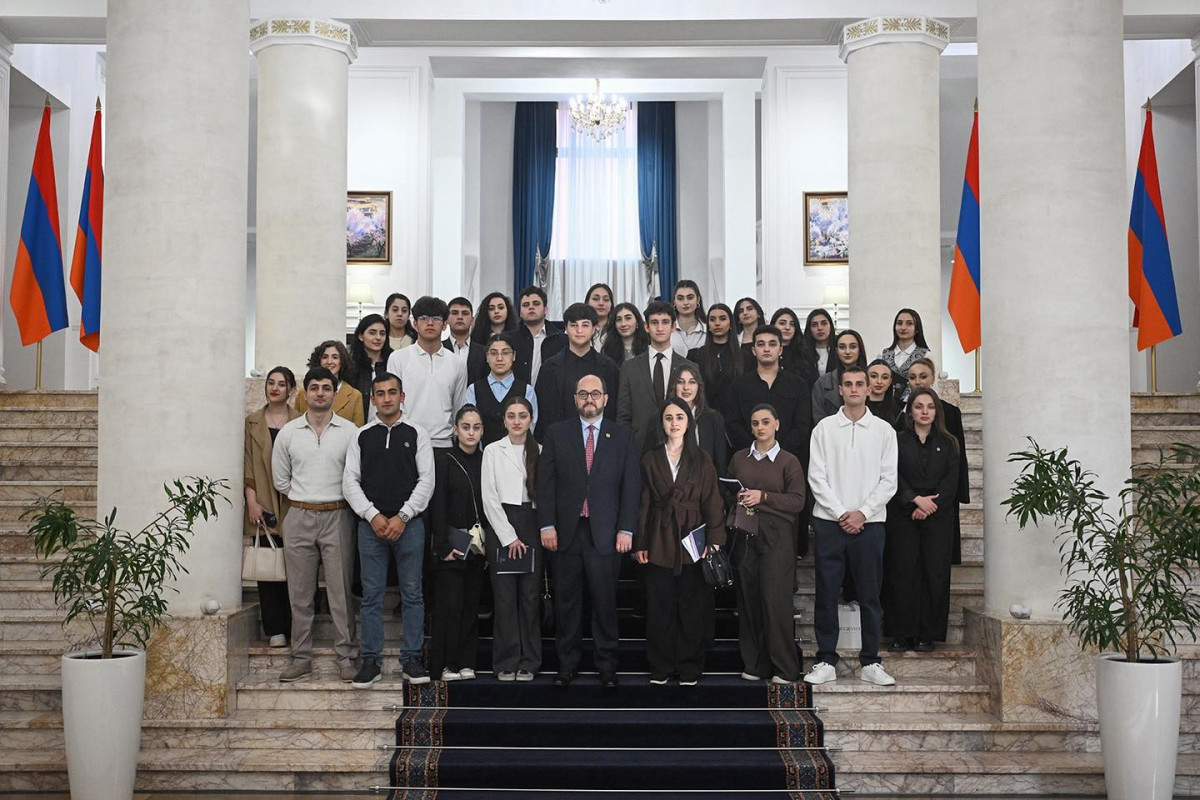 Արայիկ Հարությունյանն այսօր ընդունել է «Խորհուրդ X» երիտասարդական ուսանողական կազմակերպության անդամներին