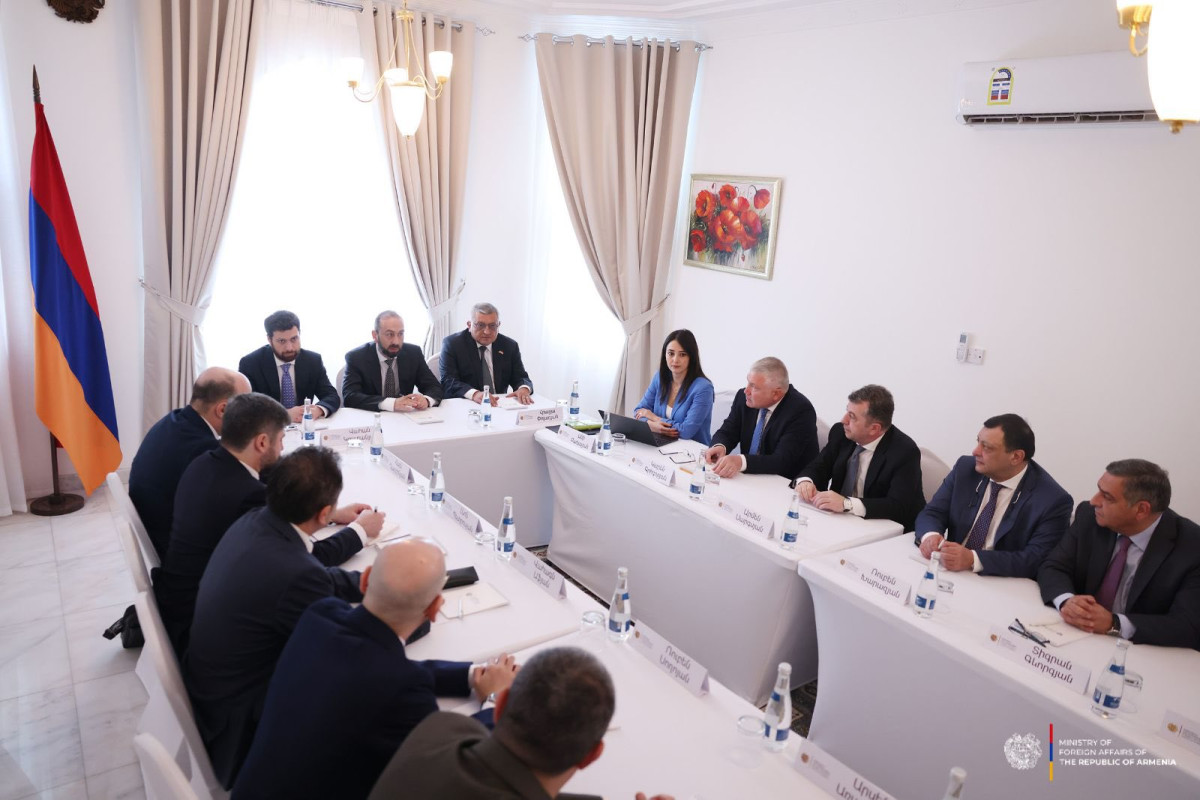Արարատ Միրզոյանի գլխավորությամբ հավաքին արաբական երկրներում ՀՀ դեսպանները ներկայացրել են հավատարմագրման երկրներում առկա իրողություններն ու առանձնահատկությունները
