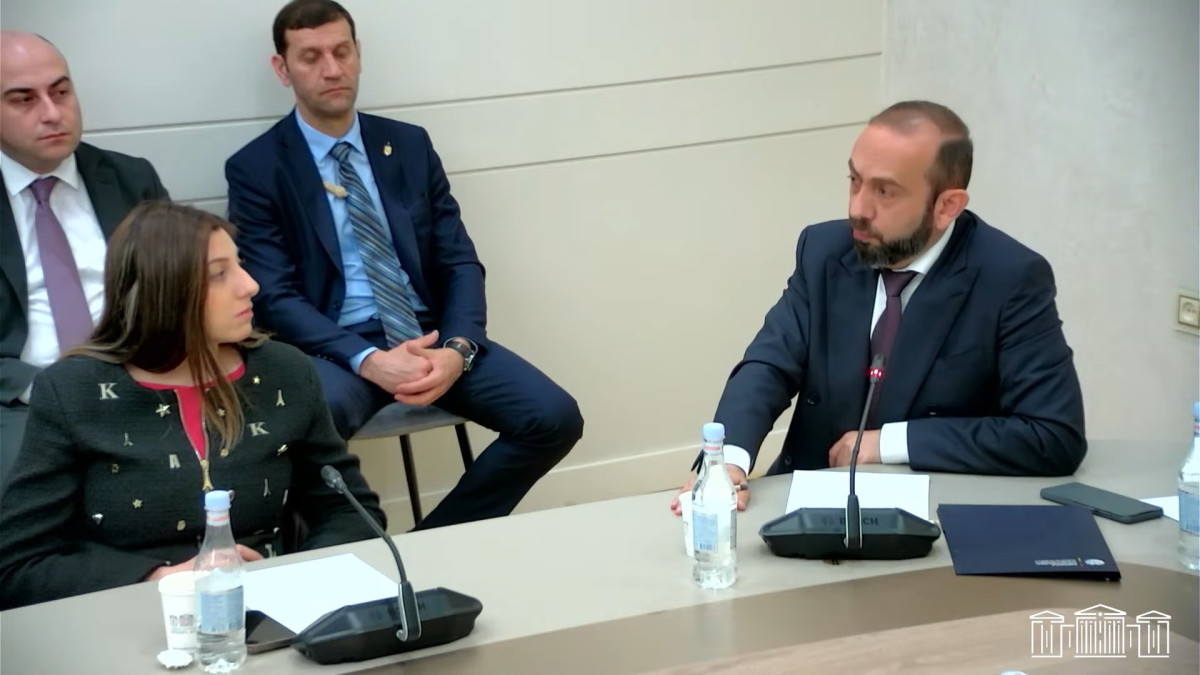 Ermənistan İrana əsasən dərman şəklində humanitar yardım göndərib: Mirzoyan