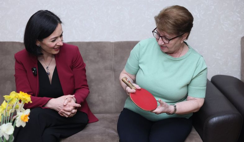 Սպորտի միջազգային օրվա առթիվ Ժաննա Անդրեասյանն այցելել է սեղանի թենիսի վաստակաշատ ներկայացուցիչ Գոհար Խանզրատյանին