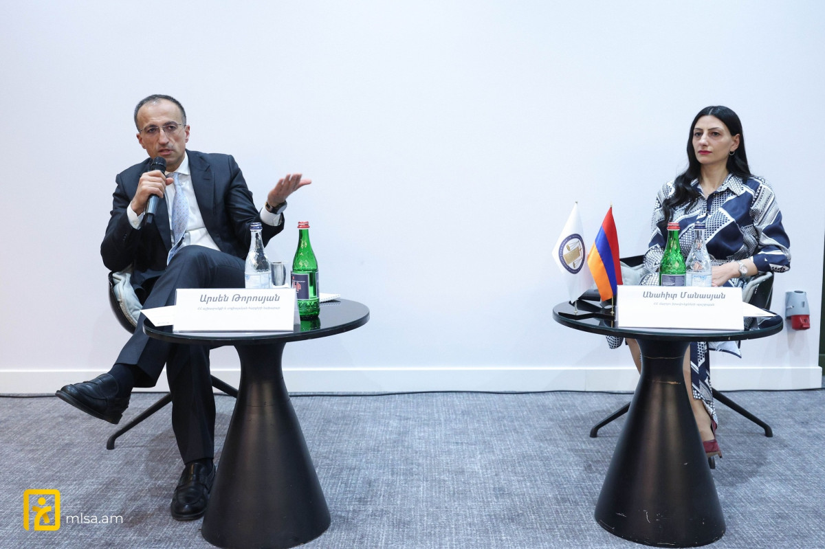 Արսեն Թորոսյանը մասնակցել է Ղարաբաղից տեղահանված կանանց հետ քննարկմանը