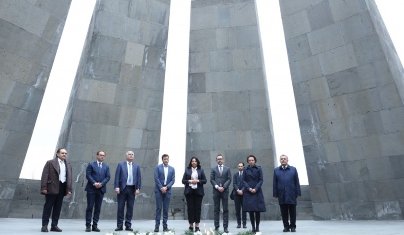 Ավստրիա-Հայաստան-Վրաստան բարեկամական խմբի անդամներն այցելել են Ծիծեռնակաբերդի հուշահամալիր