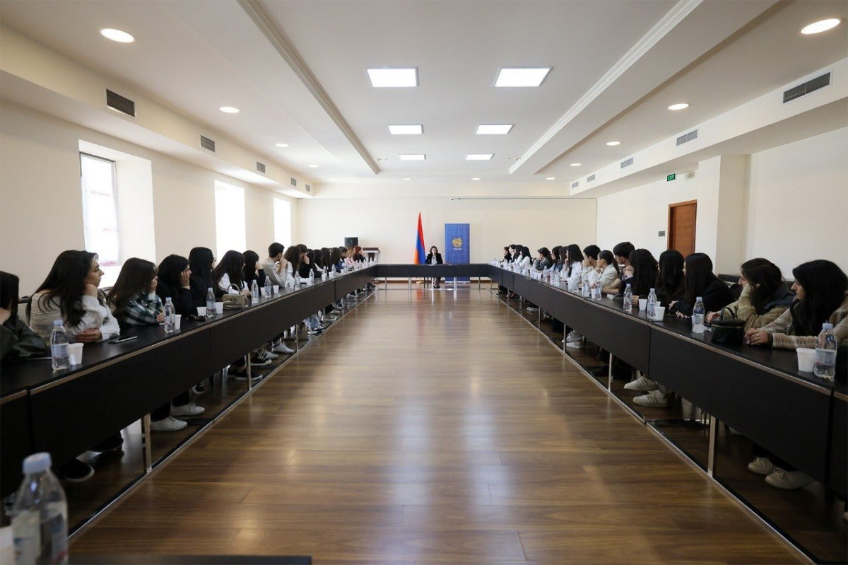 Ոչ մի ուսանող ֆինանսական խնդրի պատճառով պետք է դուրս չմնա բուհից. Ժաննա Անդրեասյանը հանդիպել է ուսանողների հետ
