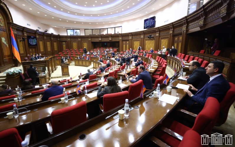 ԱԺ-ն առաջին ընթերցմամբ ընդունեց թմրամիջոցների շրջանառության պատժի խստացման, ոսկերչության ոլորտի հարկային բեռի թեթևացման և այլ նախագծեր