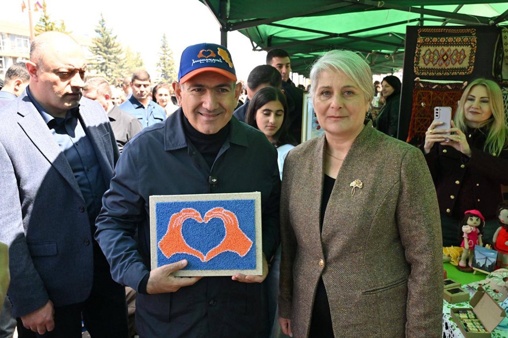 Քաղաքացու օրը Մարալիկում և Արթիկում. Փաշինյանը լուսանկարներ է հրապարակել