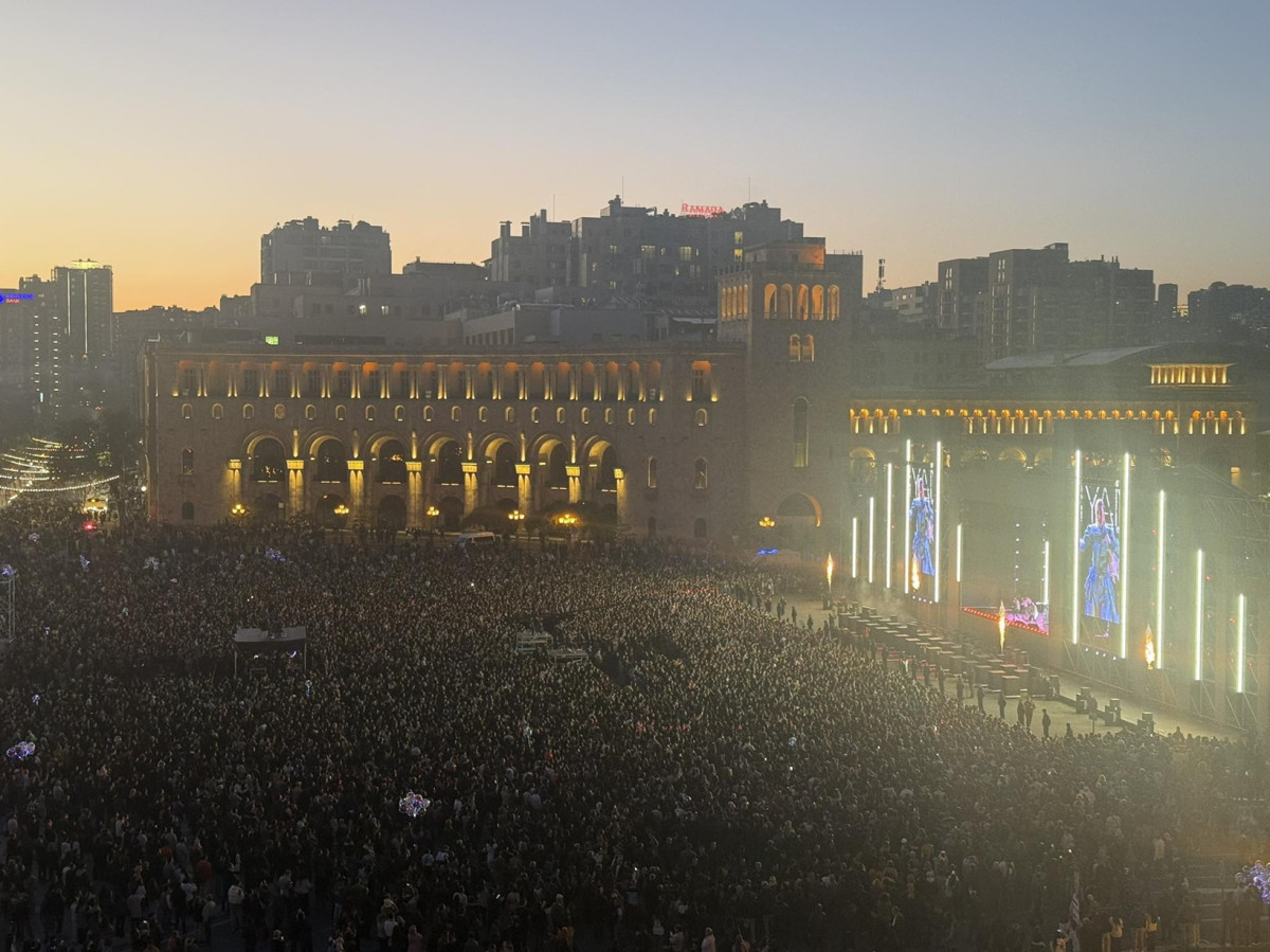 Քաղաքացու տոնը Հանրապետության հրապարակում. Արայիկ Հարությունյանը լուսանկար է հրապարակել