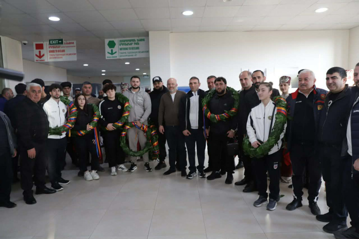 Շիրակի մարզպետը դիմավորել է ծանրամարտի Եվրոպայի առաջնությունից վերադարձած հայ ծանրորդներին