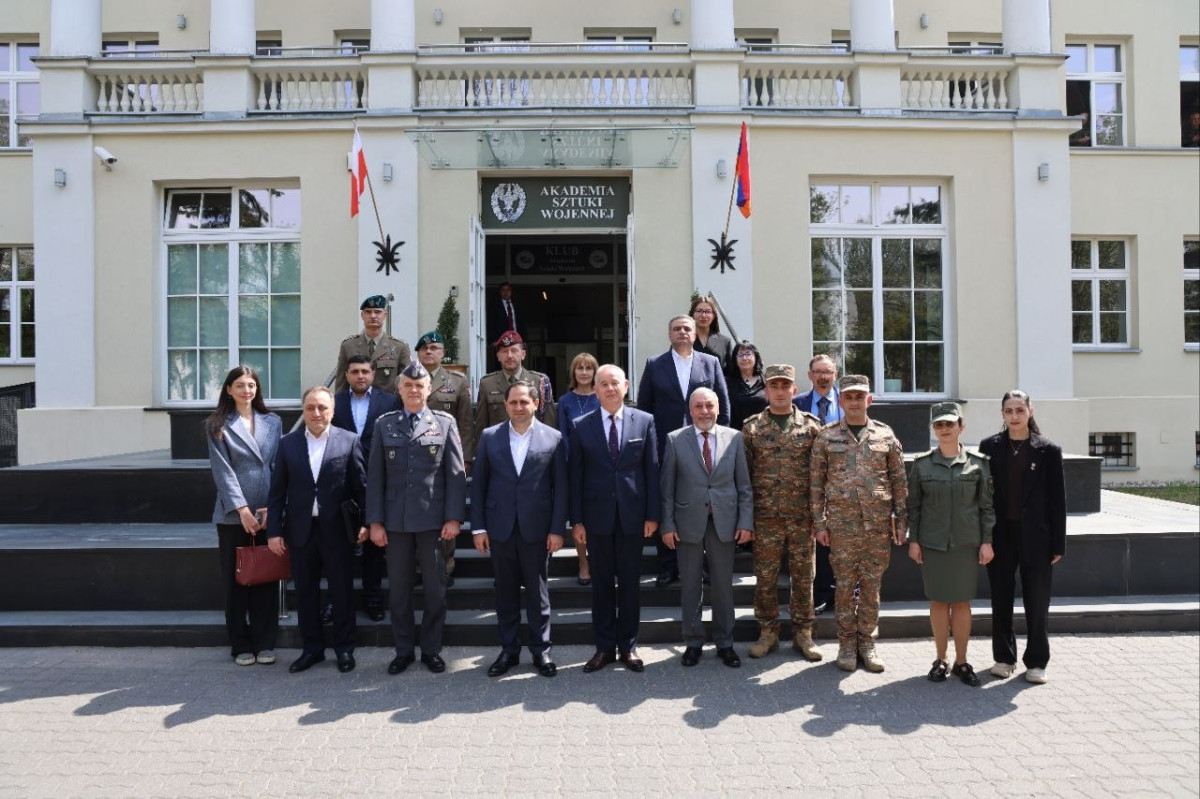 Սուրեն Պապիկյանն այցելել է Վարշավայի պատերազմի հետազոտությունների համալսարան