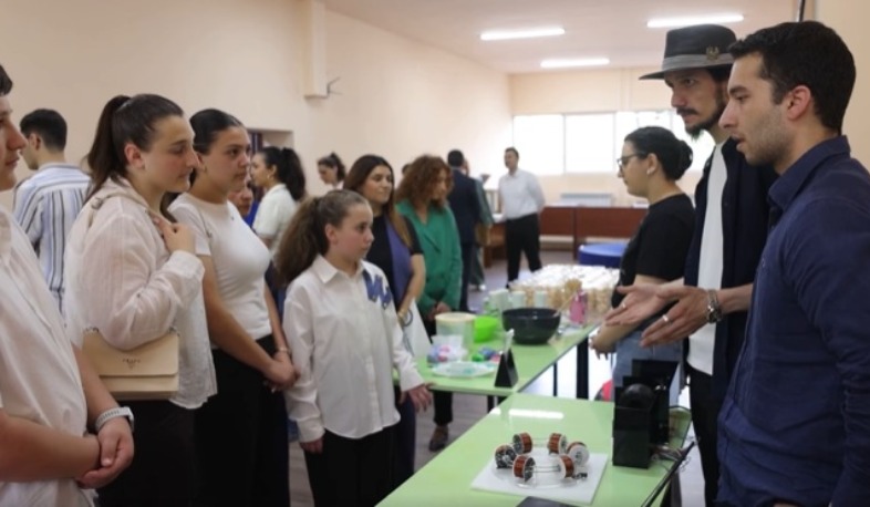 Շուրջ 30 աշակերտ այցելել է Ալիխանյանի անվան ազգային լաբորատորիա՝ ծանոթանալու գիտական աշխատանքի միջավայրին
