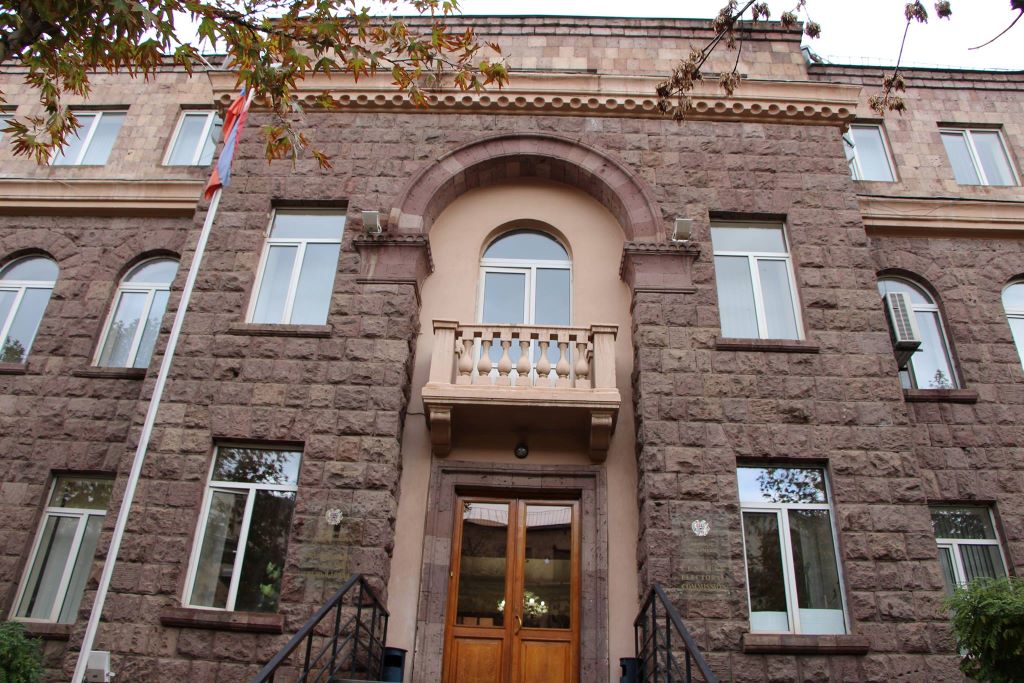 424 տեղամասերի նախնական արդյունքներով ՔՊ-ն առաջատար է, հաջորդում են «Ուժեղ Հայաստան»-ը, «Հայաստան» դաշինքը և «Բարգավաճ Հայաստան»-ը. ԿԸՀ