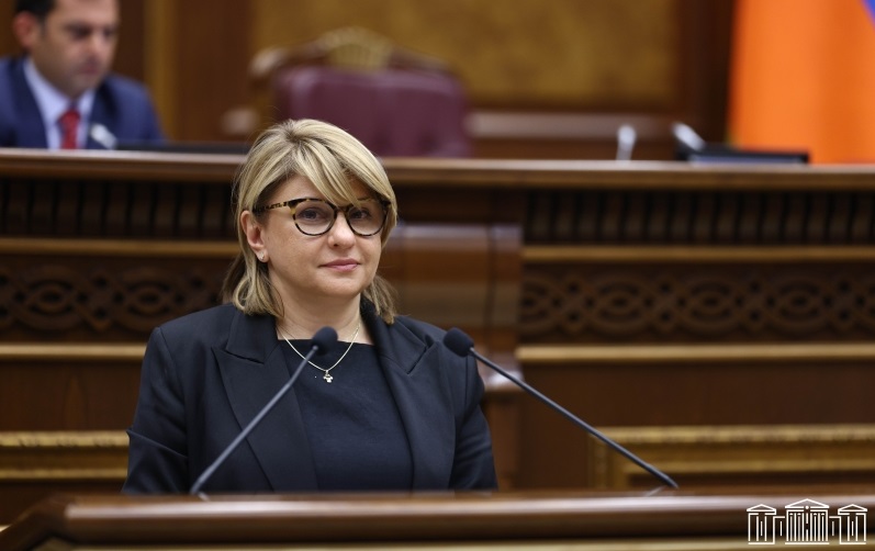 Ծնողը կարող է բացակայել աշխատանքից և վարձատրվել. ԱԺ-ում քննարկվել է «ծնողական ժամ» սահմանելու մասին նախագիծը