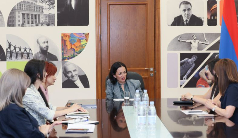 Ժաննա Անդրեասյանը հերթական հանդիպումն է ունեցել ուսուցիչների հետ
