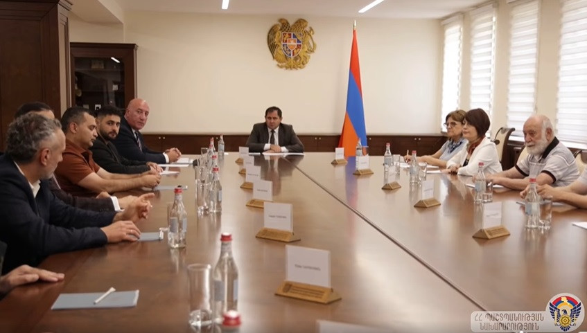 ՊՆ վարչական համալիրում տեղի է ունեցել պաշտպանության նախարարին կից հասարակական խորհրդի անդրանիկ նիստը