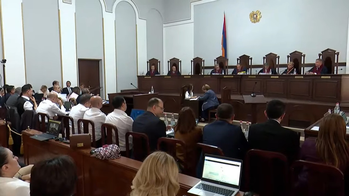 Մանդատների բաշխման նոր կարգ, արդյունքների անվավեր ճանաչում, վերաքվեարկություն. ի՞նչ են պահանջում ՍԴ-ից «Ուժեղ Հայաստանը», «Միասնության թևերը» և ԴՕԿ-ը