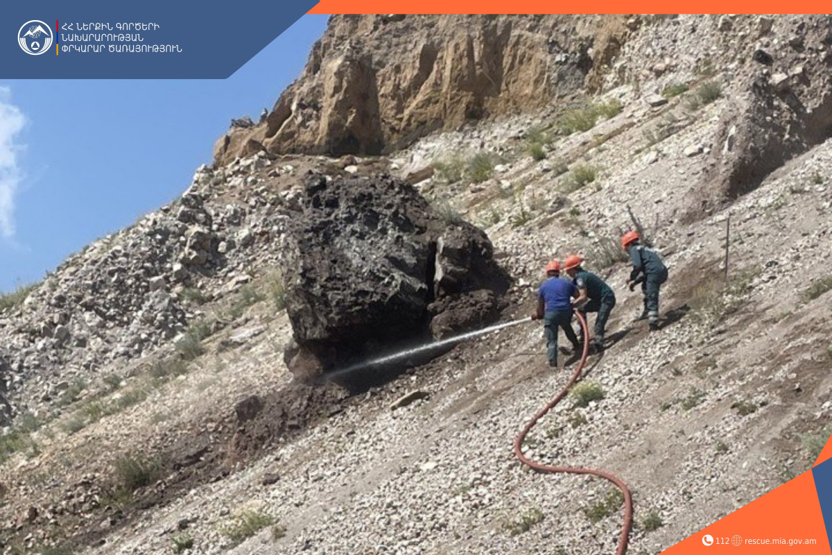 Փրկարարները հարկադիր քարաթափման միջոցով հեռացրել են քարը՝ ապահովելով անվտանգ երթևեկություն