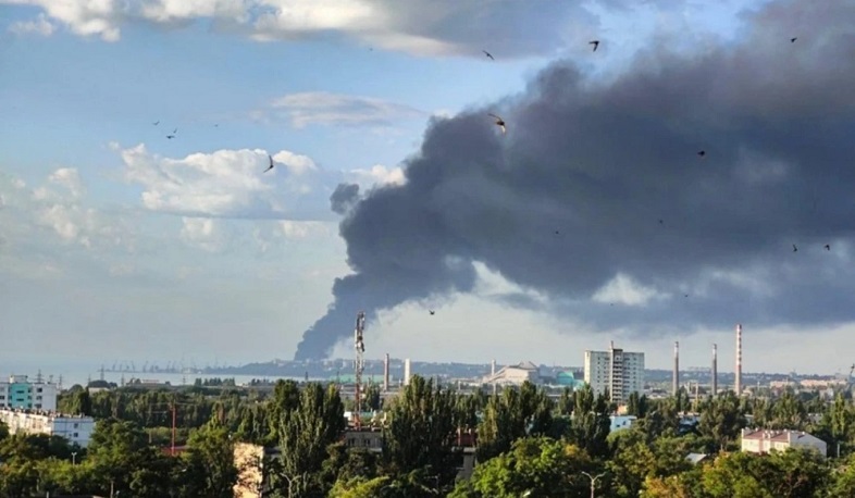 Ukrayna Azov neft anbarlarına dronlarla hücum edib