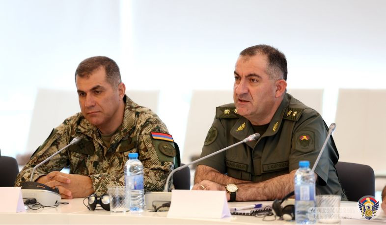 Էդվարդ Ասրյանը հանդիպել է զորամասերի հրամանատարների հետ