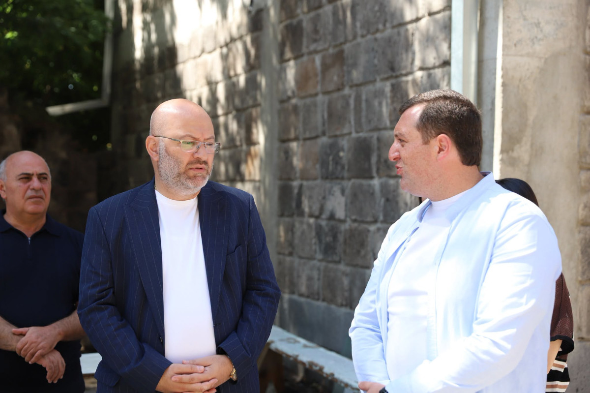 Ցանկություն ունեմ այս կառույցում հիմնել բժշկական թանգարան․ Շիրակի մարզպետը հետևել է Գյումրու թիվ 2 պոլիկլինիկայի հիմնանորոգման ընթացքին
