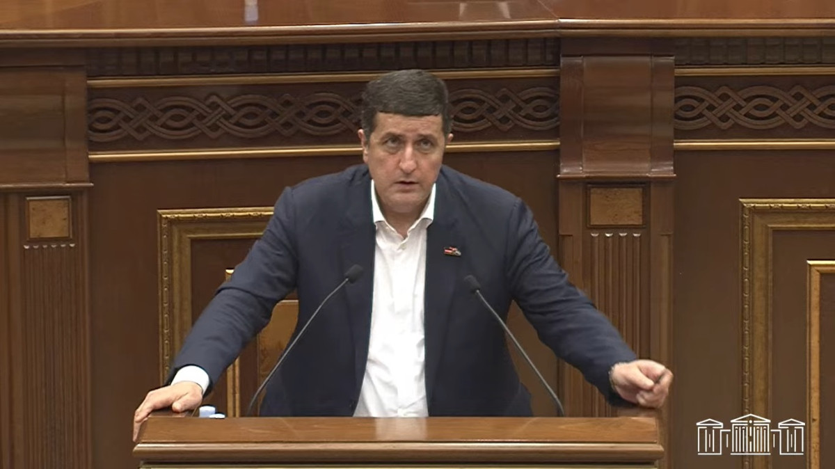 ԱԺ-ն քննարկում է տարածքային կառավարման հարցերի հանձնաժողովի նախագահի պաշտոնում Դավիթ Ղազինյանի թեկնածության հարցը