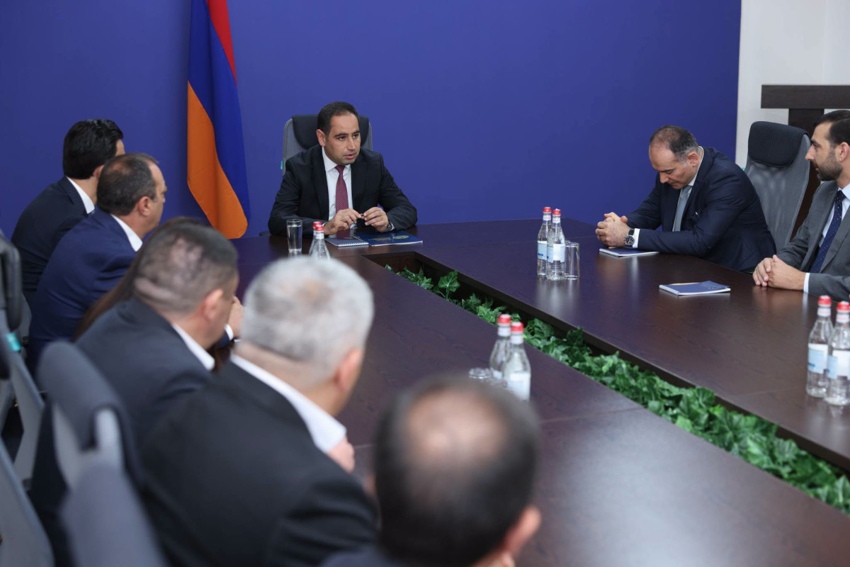 Դավիթ Խուդաթյանը ՏԿԵՆ պետական գույքի կառավարման կոմիտեի աշխատակազմին է ներկայացրել կոմիտեի նորանշանակ ղեկավար Դավիդ Թավադյանին