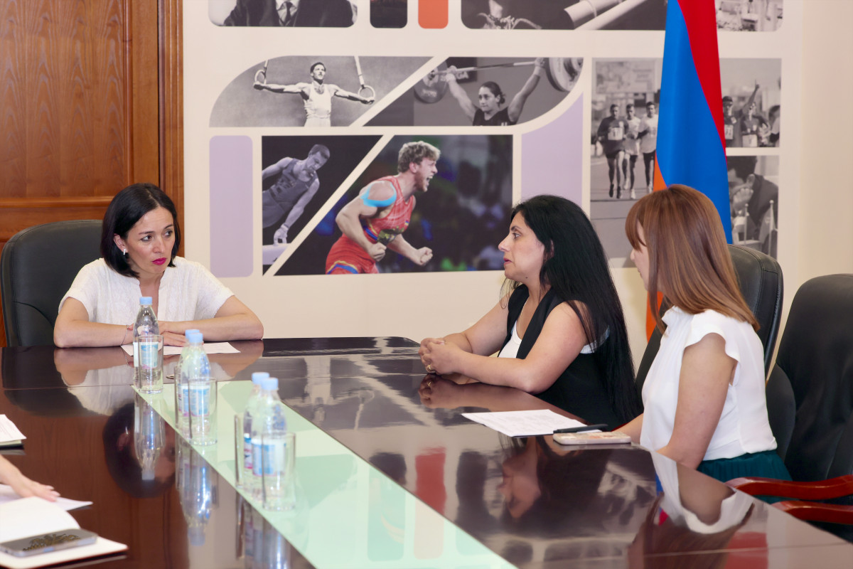Ժաննա Անդրեասյանը հերթական հանդիպումն է ունեցել ուսուցիչների հետ․ սեպտեմբերին ընդառաջ