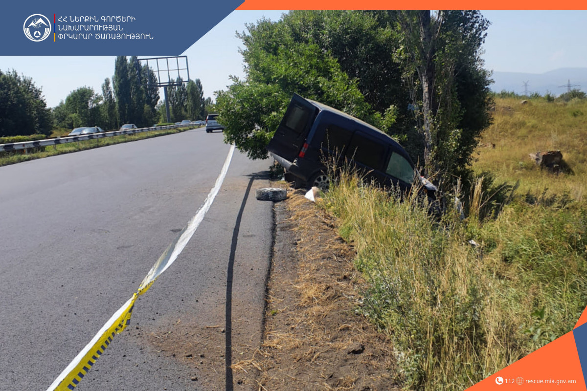 ՃՏՊ Երևան-Իջևան ավտոճանապարհին․ փրկարարներն արգելափակված վարորդին դուրս են բերել մեքենայից