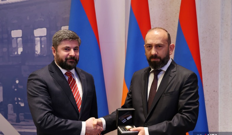 Ararat Mirzoyan awarded MFA colleagues and heads of Armenia’s diplomatic missions who provided on-site assistance to citizens of Armenia