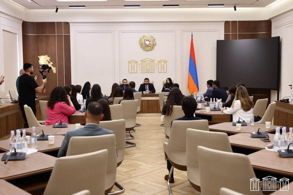 ԱԺ փոխնախագահ Վահագն Ալեքսանյանը հանդիպել է «Սփյուռքի երիտասարդ դեսպան» ծրագրի մասնակիցների հետ