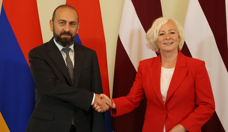 Ararat Mirzoyan Latviya Seym sədri ilə görüşüb