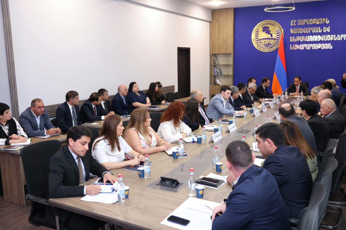 Գործակարգավարական խորհրդակցություն ՏԿԵՆ-ում. Դավիթ Խուդաթյանը ներկայացրել է նորանշանակ փոխնախարարին